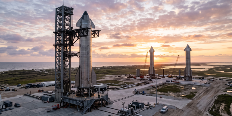 SpaceX 星舰在发射台,展示 2030 年日发 30 次的工业节拍