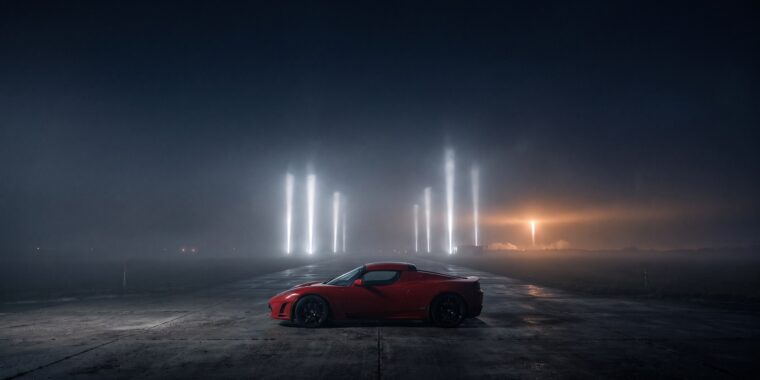 特斯拉 Roadster 鸽了 9 年 这次马斯克没留退路